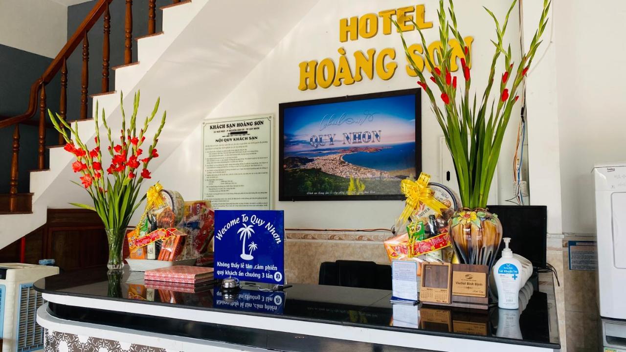 Отель Khach San Hoang Son Куинён Экстерьер фото