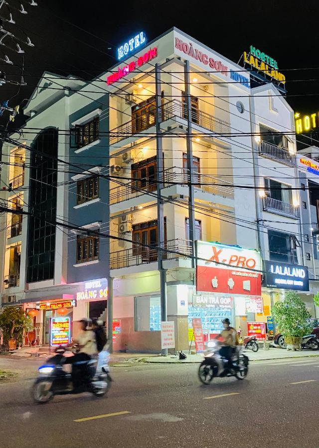 Отель Khach San Hoang Son Куинён Экстерьер фото