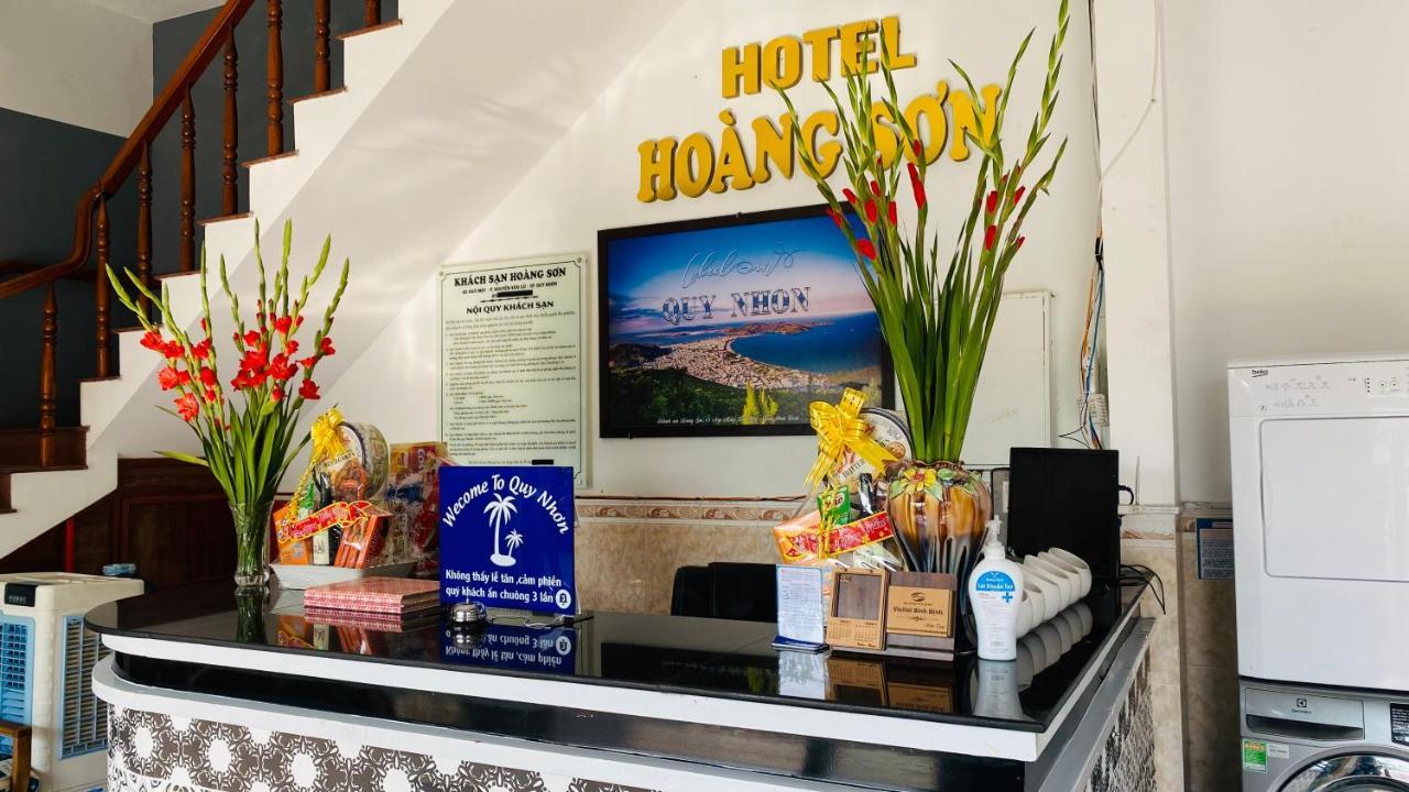 Отель Khach San Hoang Son Куинён Экстерьер фото