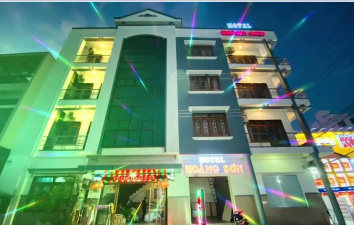 Отель Khach San Hoang Son Куинён Экстерьер фото